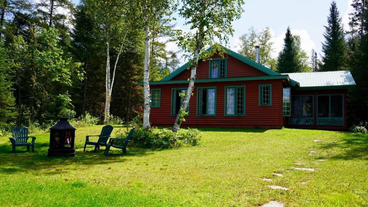 Le Cent Villa Chicoutimi Exterior foto